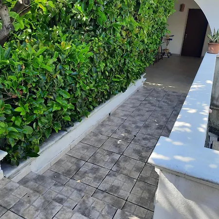 לינה וארוחת בוקר Costa Gentile *